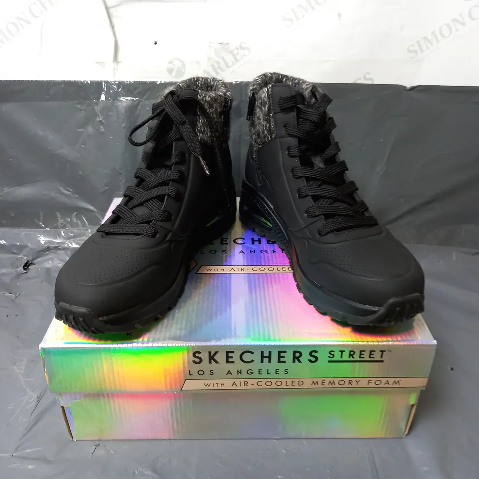 SKECHERS ANKLE BOOTS SIZE 6