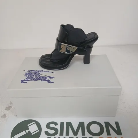 BURBERRY BLACK LEATHER SANDAL WITH BUCKLE STRAP – UK 4 (EUR 37)