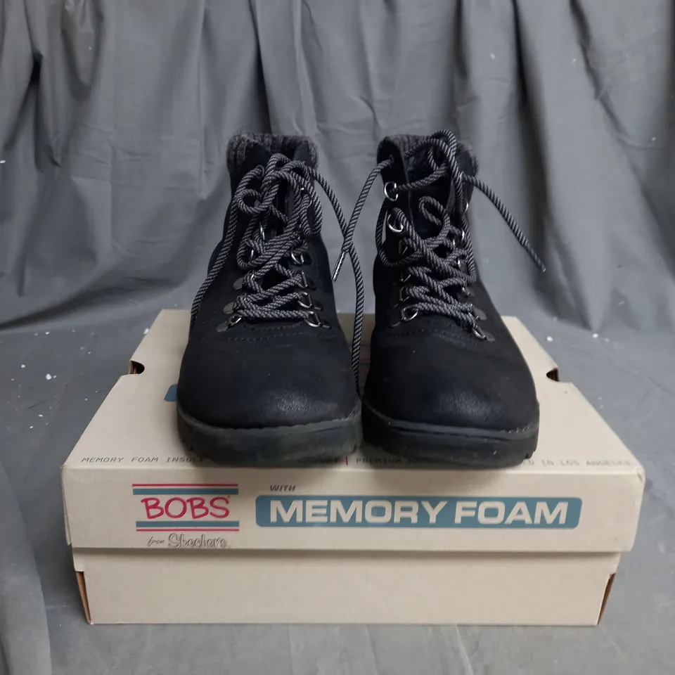 SKECHERS BOBS HIKING BOOTS BLACK - SIZE 6 1/2