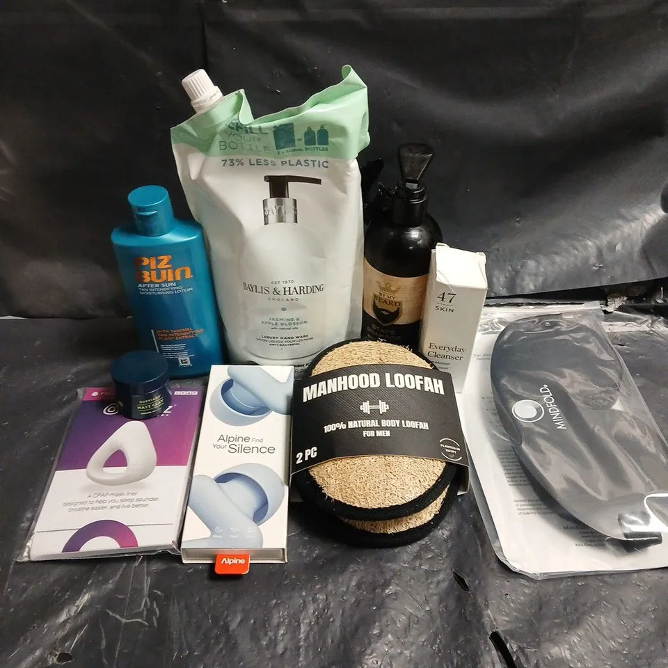 APPROXIMATEY 20 ASSORTED HEALTH AND BEAUTY PRODUCTS TO INCLUDE - MANHOOD LOOFAH - PUFFIANS MATT CLAY - BEARD SHAMPOO - ETC