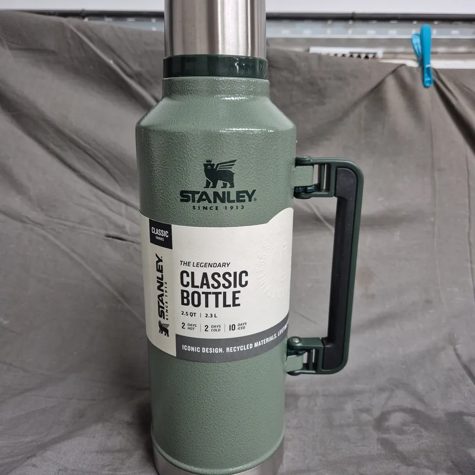 STANLEY THE LEGENDARY CLASSIC BOTTLE IN GREEN 2.3L