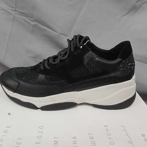 GEOX KIRYA BLACK SNEAKERS, UK 7 (EU 40) β GLITTERY UPPER