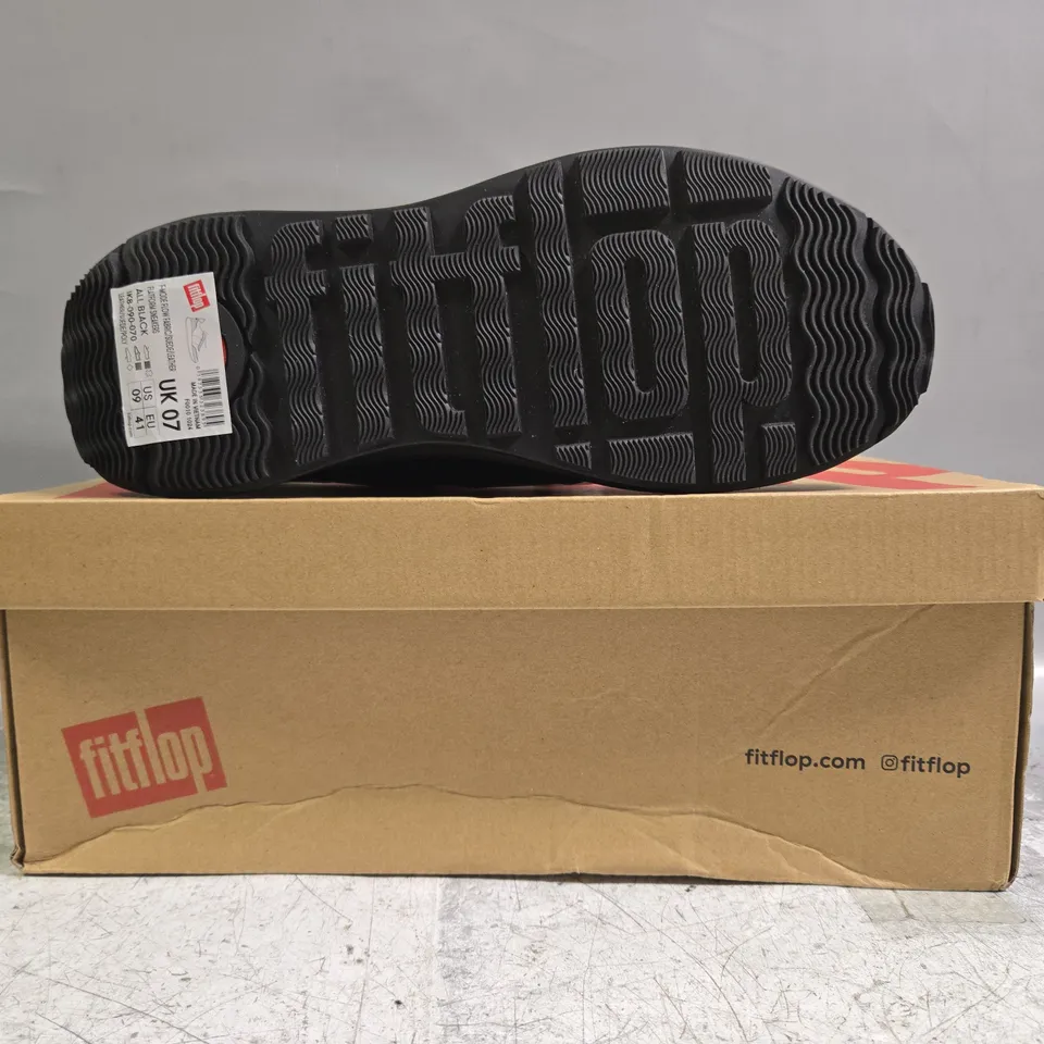 BOXED PAIR OF FITFLOP FLATFORM SNEAKERS IN BLACK SIZE UK 7