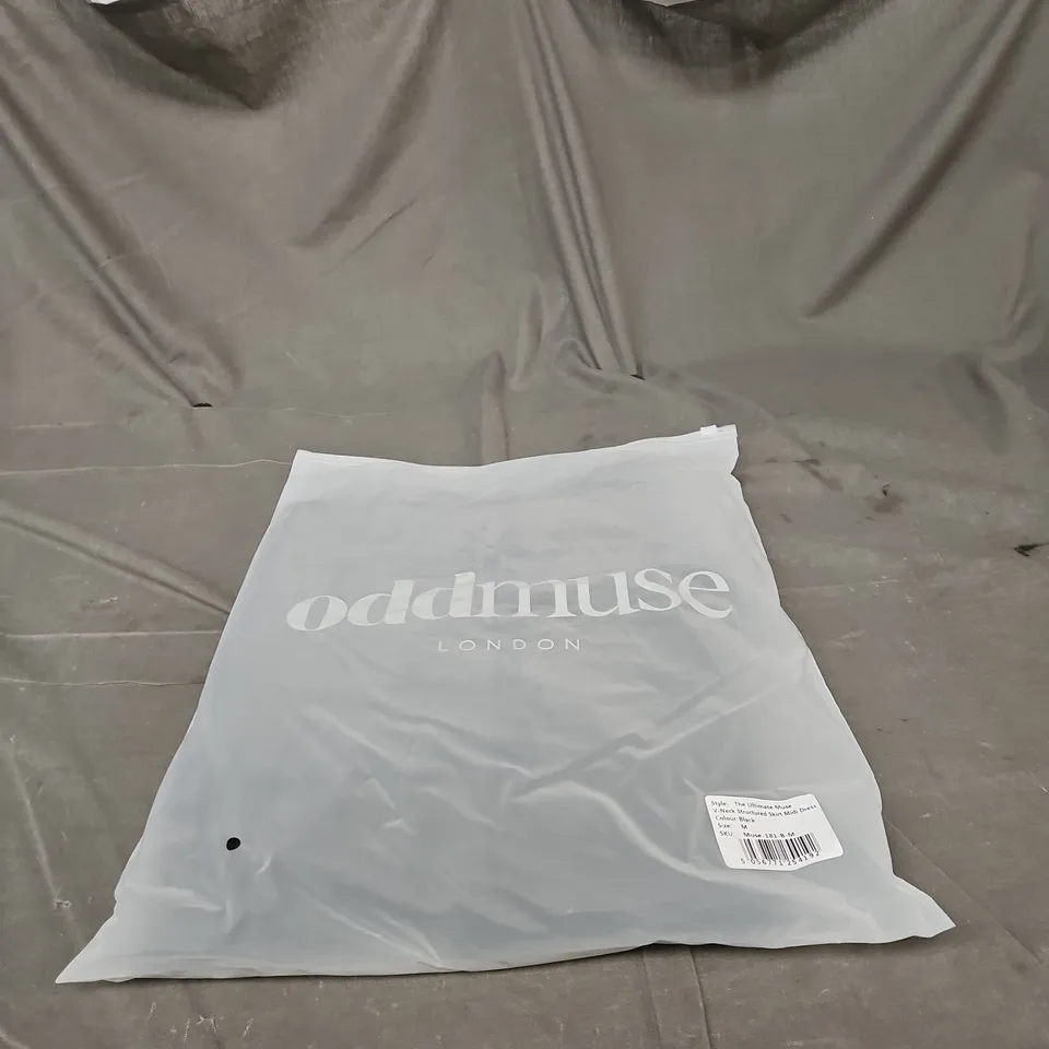 ODD MUSE LONDON THE ULTIMATE MUSE V-NECK STRUCTURED SKIRT MIDI DRESS – BLACK, SIZE M