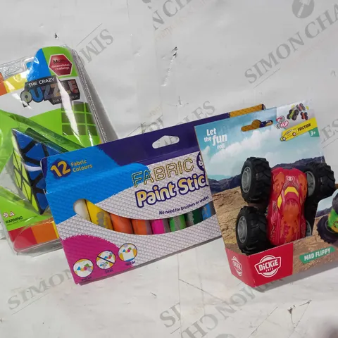 BOX OF APPROXIMATELY 15 ASSORTED TOYS AND GAMES TO INCLUDE DICKIE TOYS MAD FLIPPY, FABRIC PAINT STICKS, THE CRAZY PUZZLE, ETC