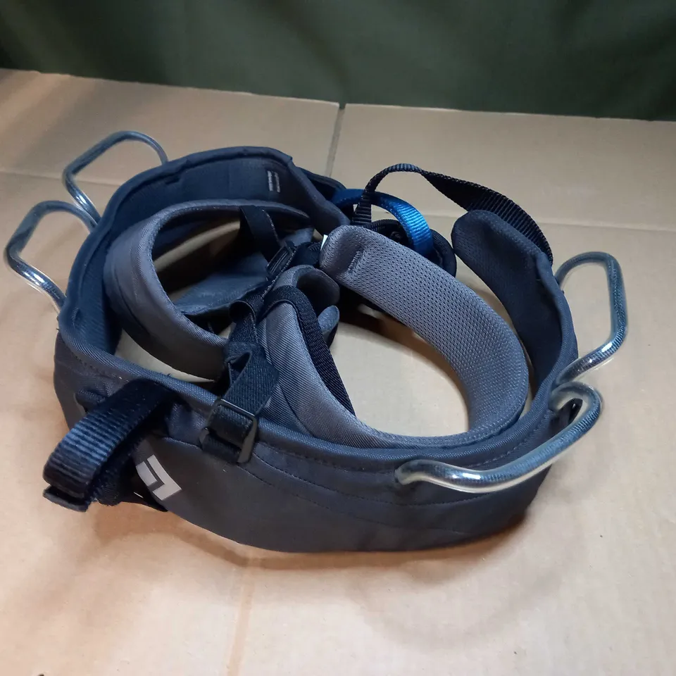 BLACK DIAMOND CLIMBING HARNESS