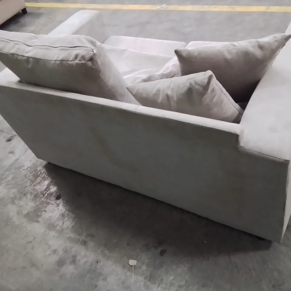QUALITY DESIGNER 2 SEATER GREY FABRIC UPHOLSTERED SOFA (CUSHION MISSING)