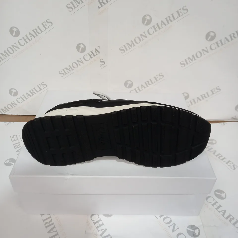 BOXED PAIR OF CLEENS ESSENTIAL RUNNER TRAINERS - BLACK/WHITE, SIZE 11