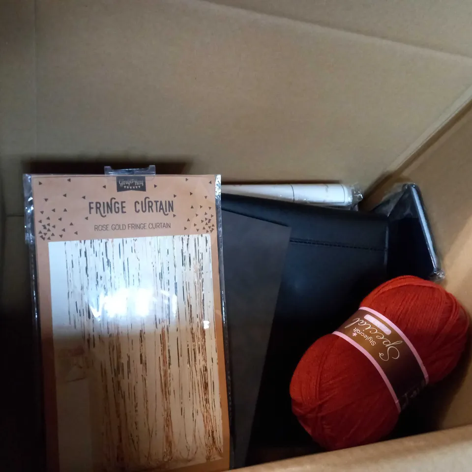 LOT OF APPROX 10 ASSORTED HOUSEHOLD/CRAFT/GIFT ITEMS TO INCLUDE: WOOL, KEYBOARD COVERS, CRAFT ITEMS