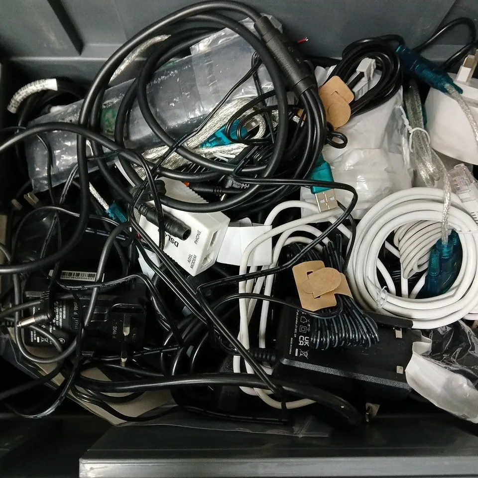 APPROXIMATELY 10 ASSORTED HOUSEHOLD ITEMS TO INCLUDE CABLES, REMOTES, CHARGERS, ETC
