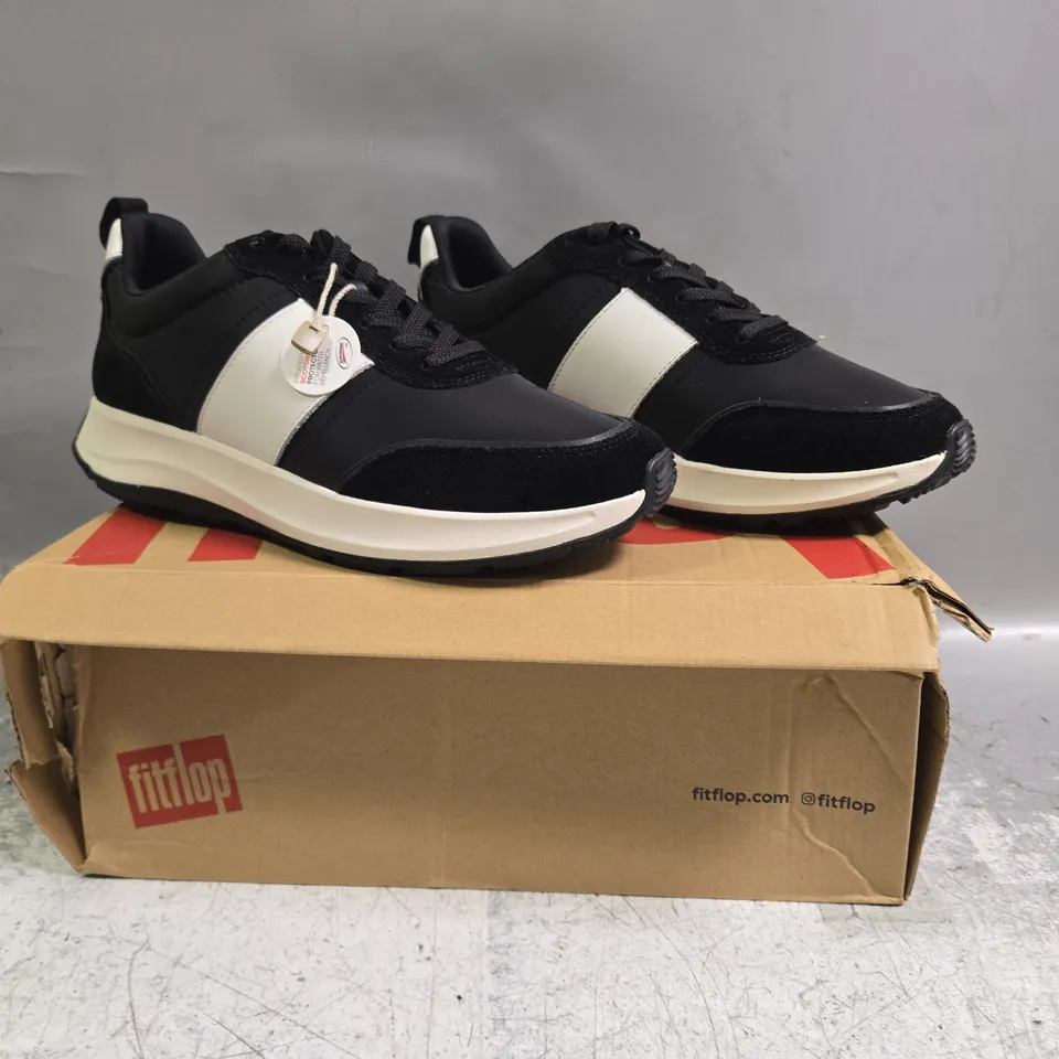 BOXED PAIR OF FITFLOP FLATFORM SNEAKERS IN BLACK/WHITE SIZE UK 8