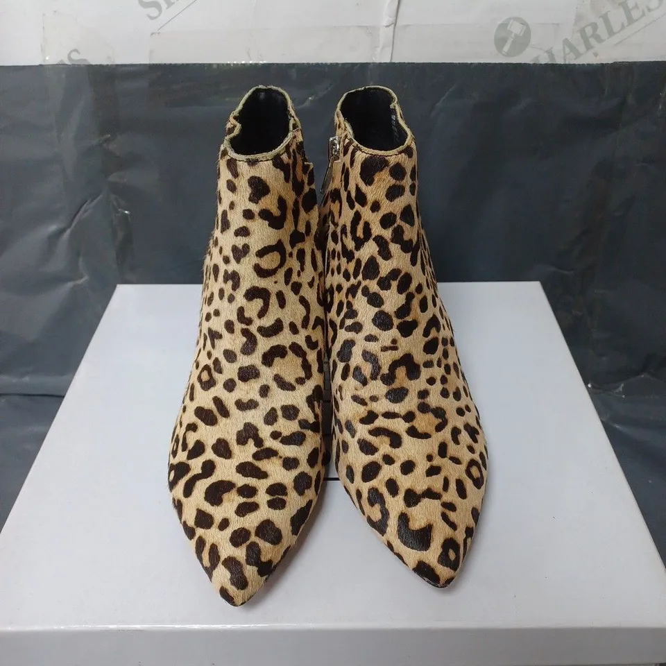 BOXED PAIR OF STEVE MADDEN LEOPARD PRINT ANKLE BOOT SIZE 36