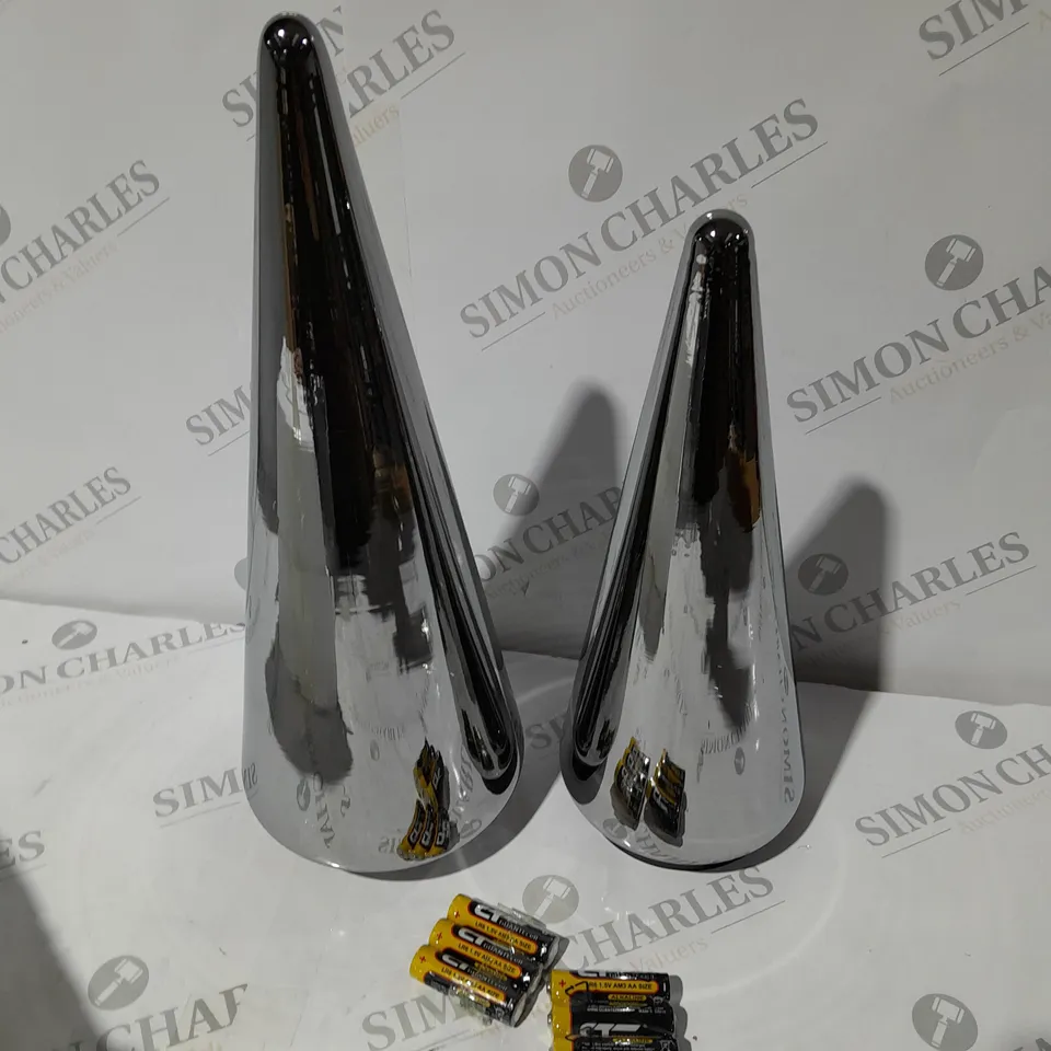 KELLY HOPPEN SET OF 2 INDOOR OUTDOOR PRELIT GLASS DECOR - REFLECTIVE CONES