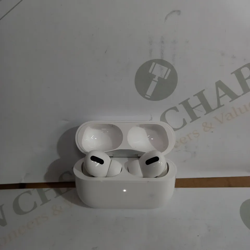 APPLE AIR PODS PROS