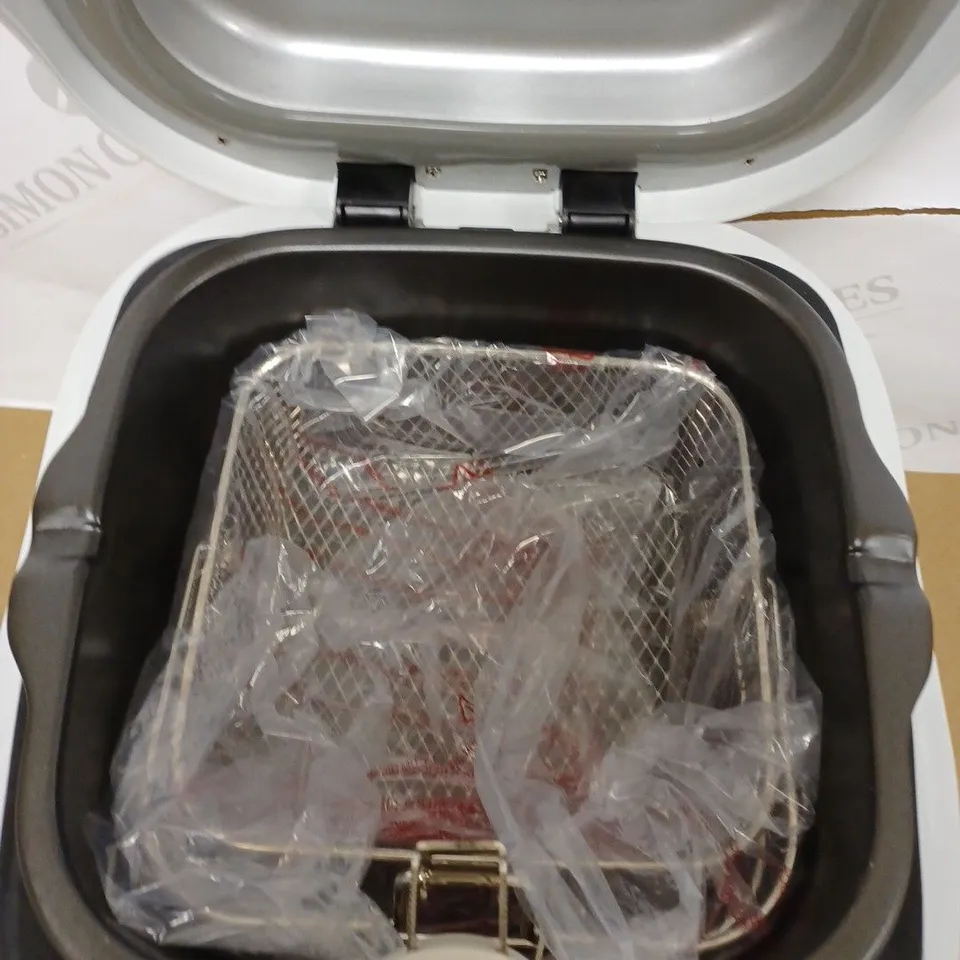 BREVILLE EASY CLEAN DIGITAL FRYER 