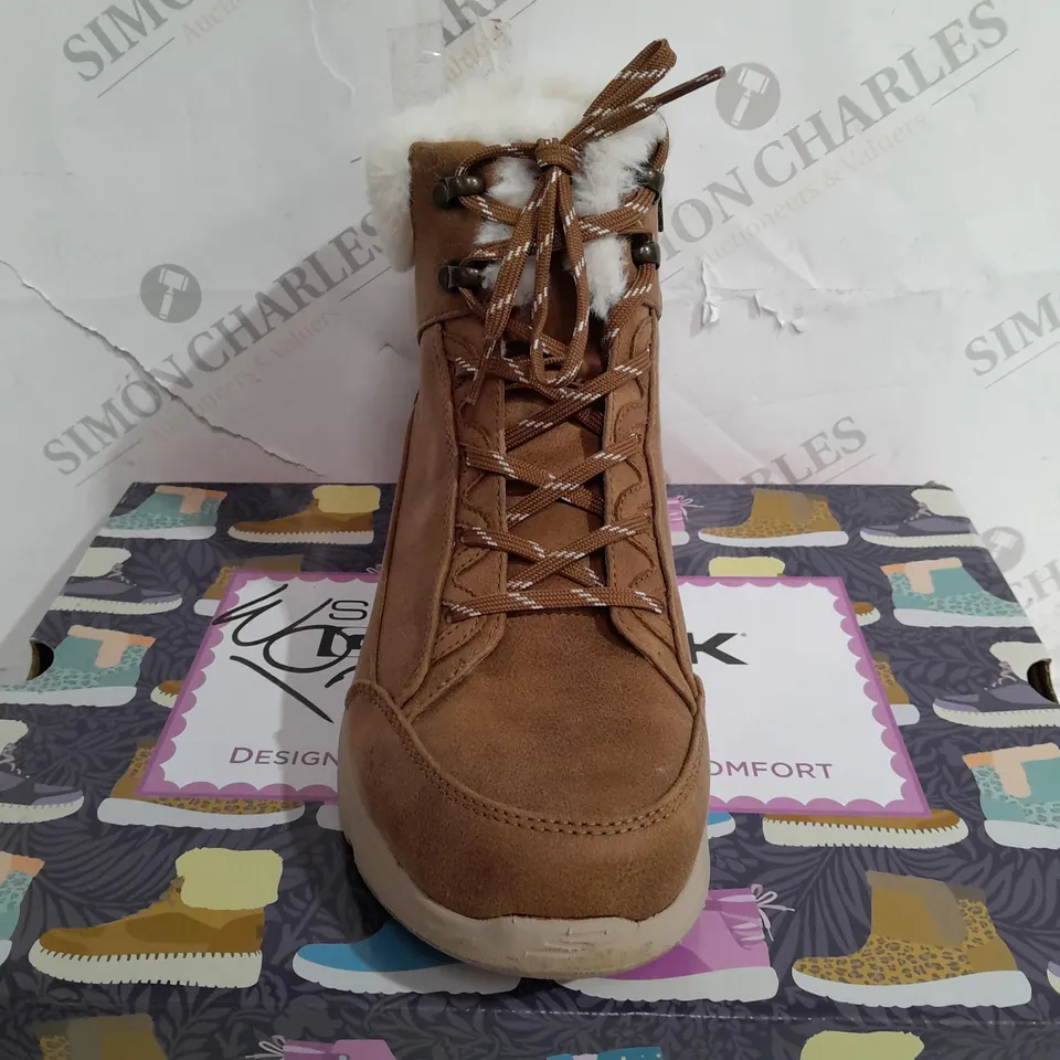 BOXED SKECHERS GLACIAL ULTRA COZYLY BOOTS, CHESTNUT - SIZE 7