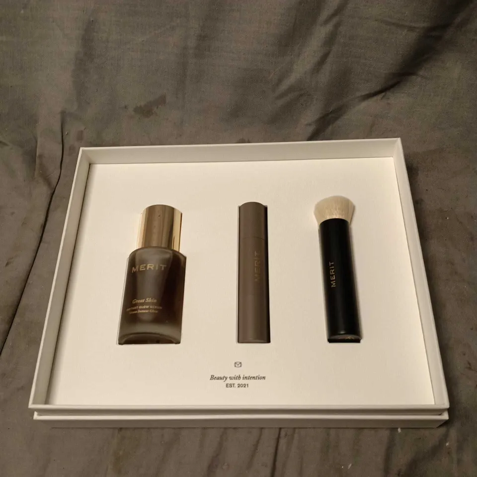 MERIT 3 ITEM GIFT SET TO INCLUDE INSTANT GLOW SERUM ETC BOXED