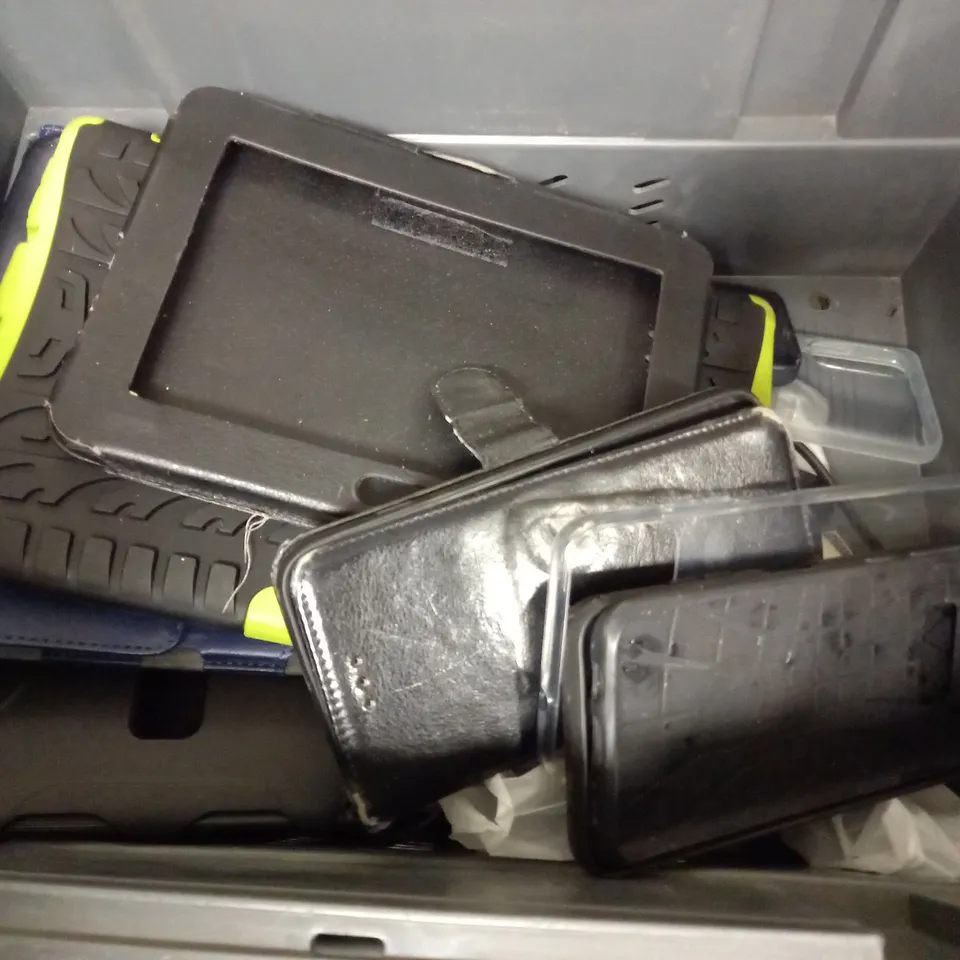 BOX OF APPROXIMATELY 14 ASSORTED ITEMS TO INCLUDE - UNBRANDED PINK HEADPHONES - HAMA DUO SPEAKERS -  ULEWAY G180 PHONE ECT 