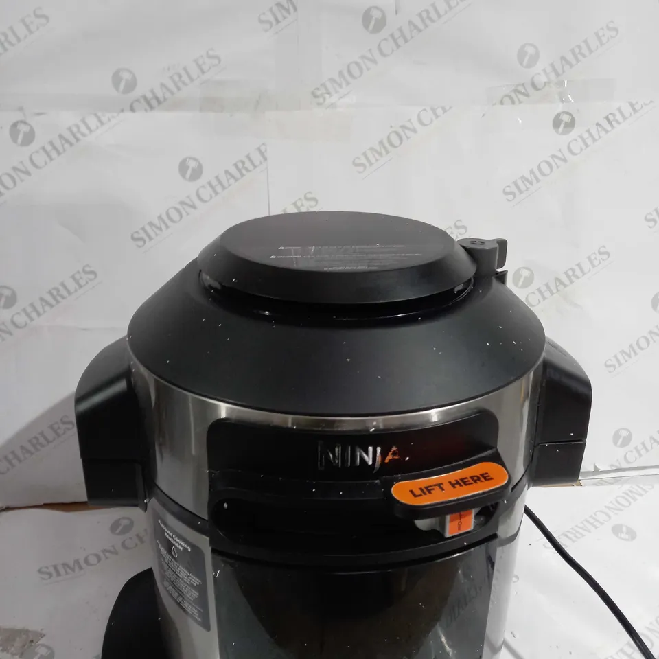 BOXED NINJA FOODI MAX SMARTLID 7.5L MULTI COOKER & AIR FRYER