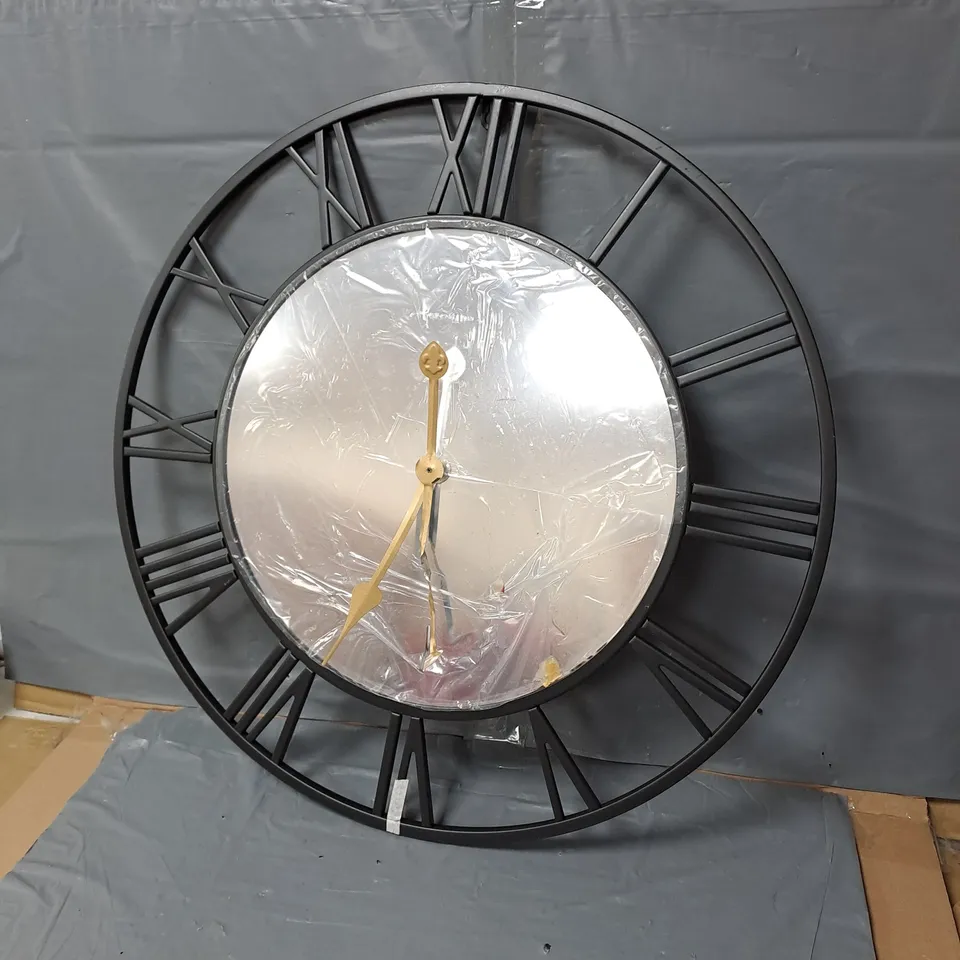 MIRRORED ROMAN NUMERALS CLOCK