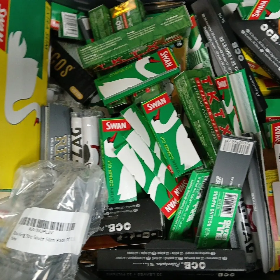 APPROXIMATELY 10 ASSORTED HOUSEHOLD ITEMS TO INCLUDE RIZLA + FILTER TIPS, SWAN FILTER TIPS, ETC