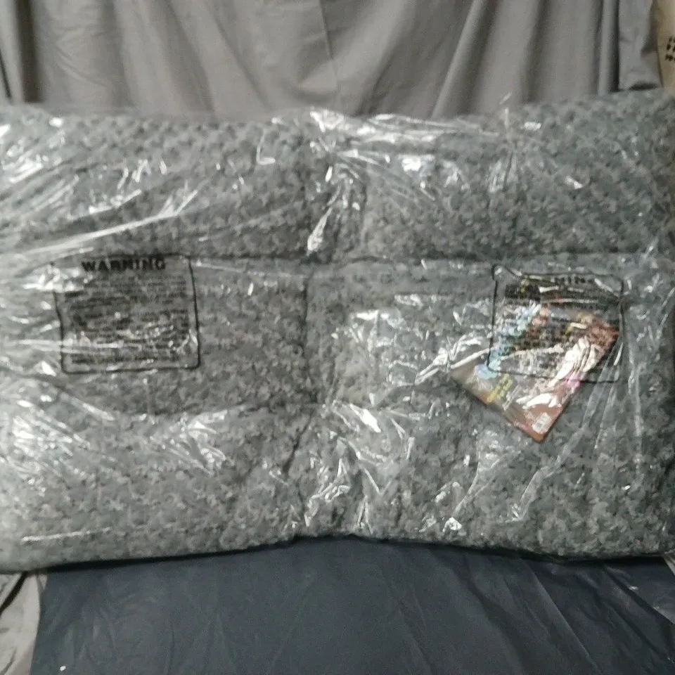 MIDWEST QUIET TIME DELUXE OMBRÉ SWIRL PET BED – GREY, 42IN