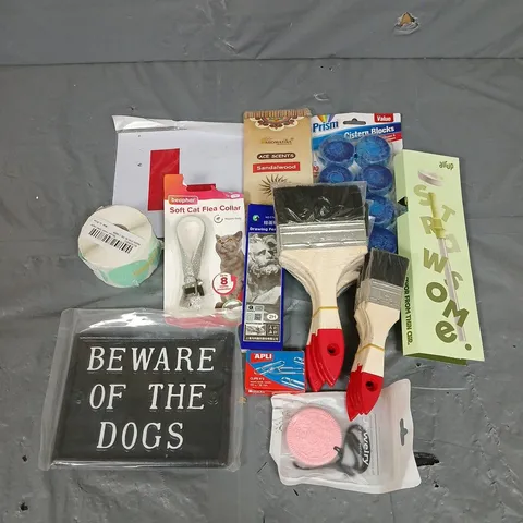 APPROXIMATELY 10 HOUSEHOLD ITEMS TO INCLUDE SOFT FLEA CAT COLLAR, PAINTBRUSHES, CISTERN BLOCKS, ETC