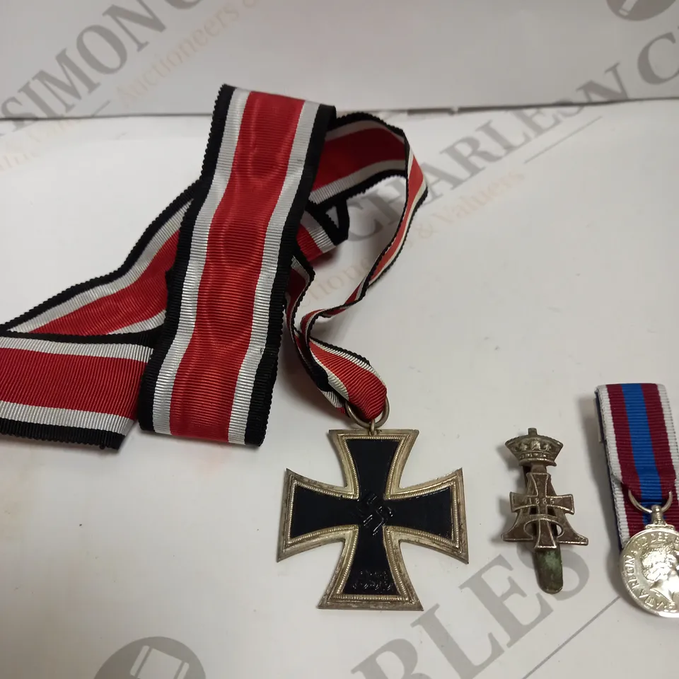 BAG TO CONTAIN 4 X MILITARY & HISTORICAL MEDALS 