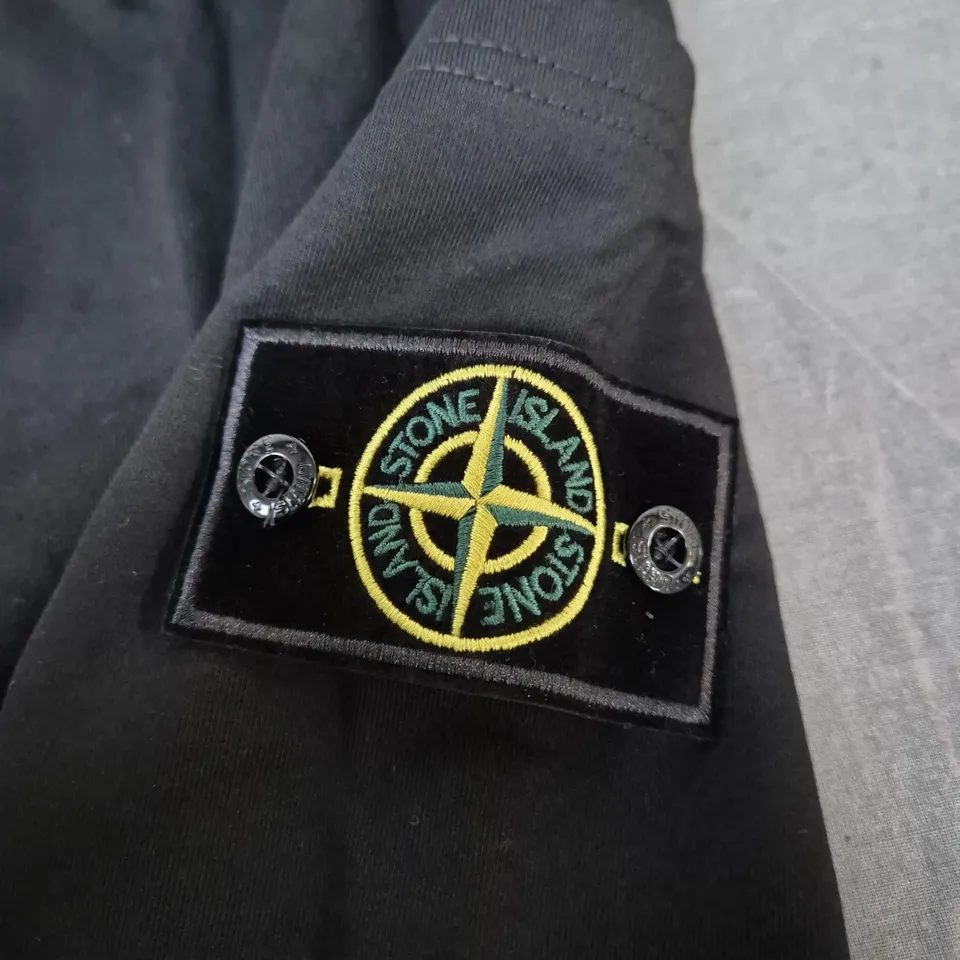 STONE ISLAND CARGO SHORTS - SIZE UNSPECIFIED 