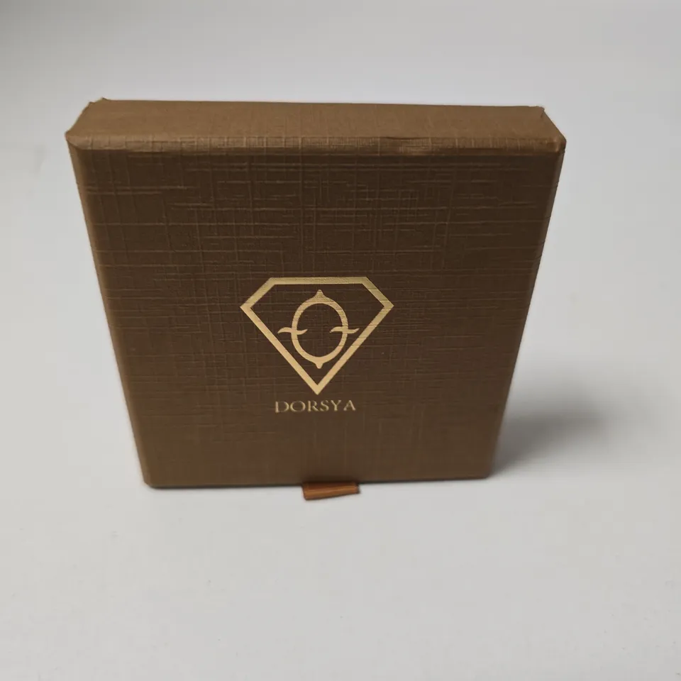 DORSYA GOLD-TONE PENDANT NECKLACE IN PRESENTATION BOX