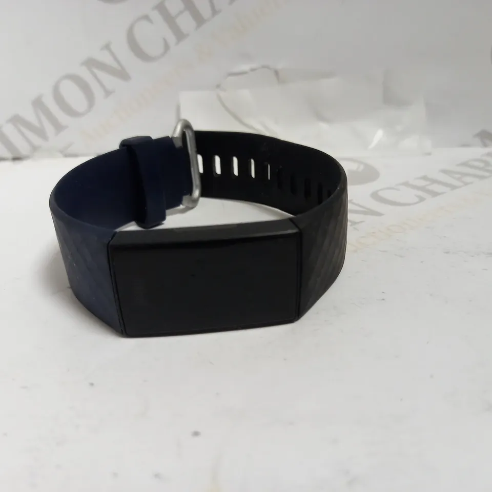 FITBIT CHARGE 4 SMART WATCH IN BLACK/BLUE