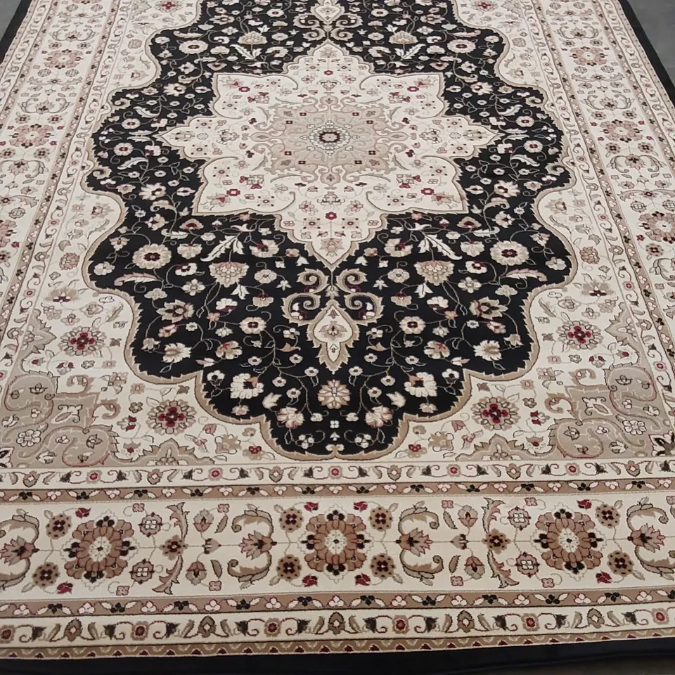 ROME MACHINE WOVEN TRADITION-STYLE CARPET // SIZE: 280 X 380cm
