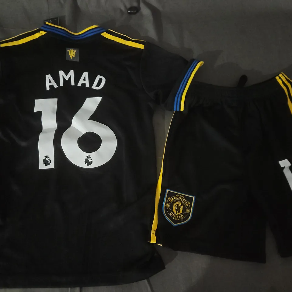 ADIDAS MANCHESTER UNITED FOOTBALL KIT UK SIZE 24 - AMAD NUMBER 16