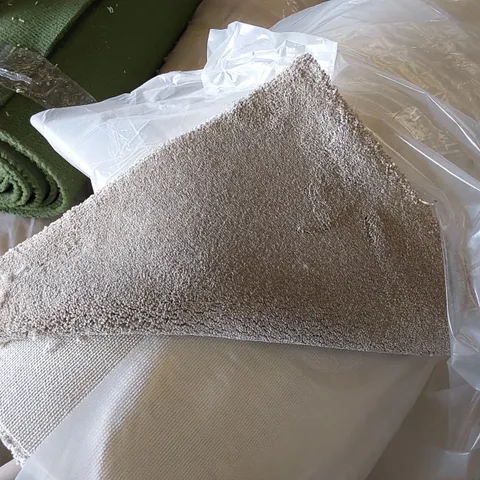 ROLL OF QUALITY ULTIMATE IMPRESSIONS FORTUNE CARPET // SIZE: APPROX 4 X 13.58m