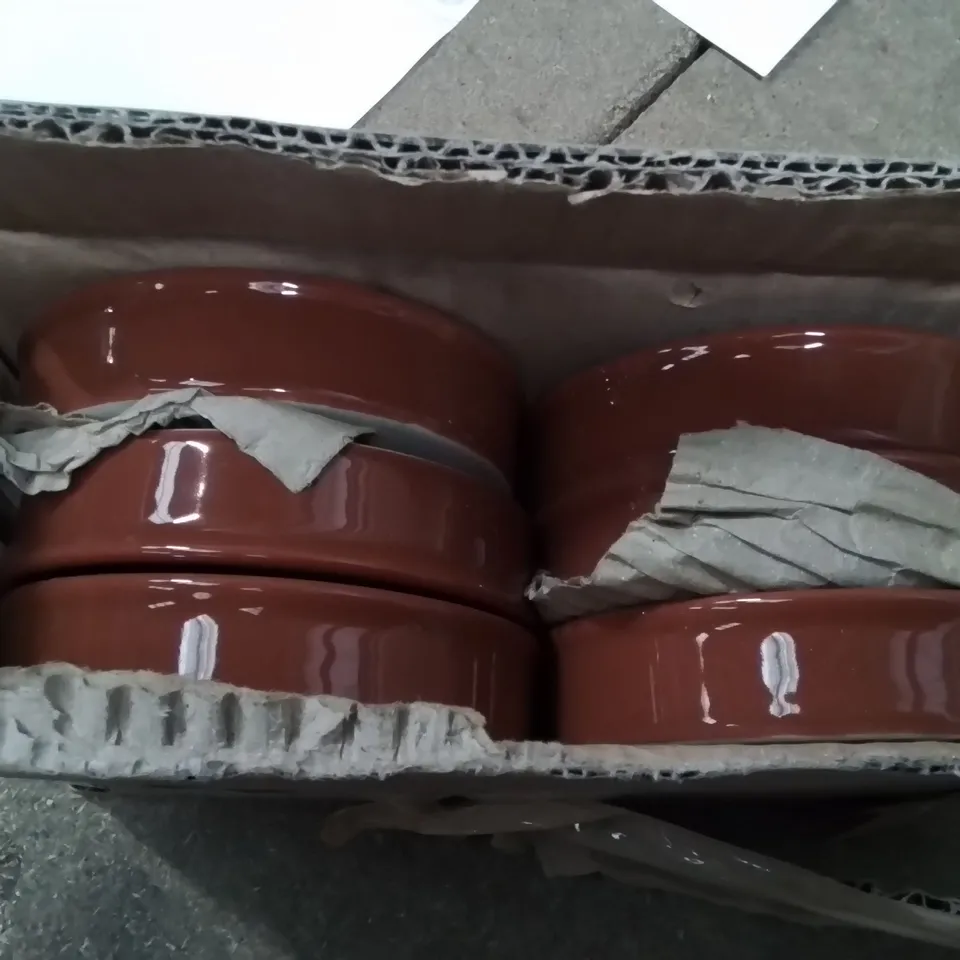 BOX CONTAINING 6 TAPAS DISHES