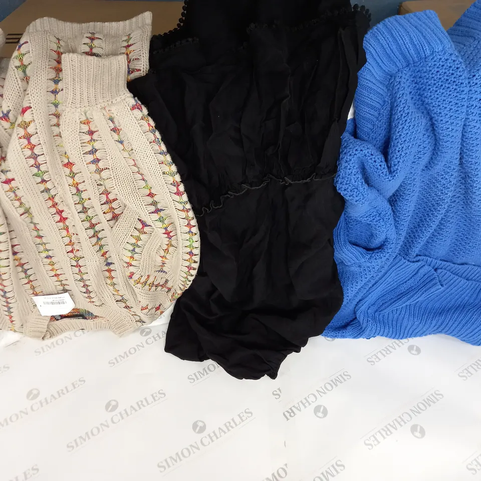 APPROXIMATELY 12 ASSORTED PIECES OF CLOTHINGS OF VARIOUS SIZES,STYLES, AND COLOURS TO INCLUDE CRYSTAL KOBE XL JACKET, BDL M FLEECE, AND JOULES UK 8 COAT ETC. 