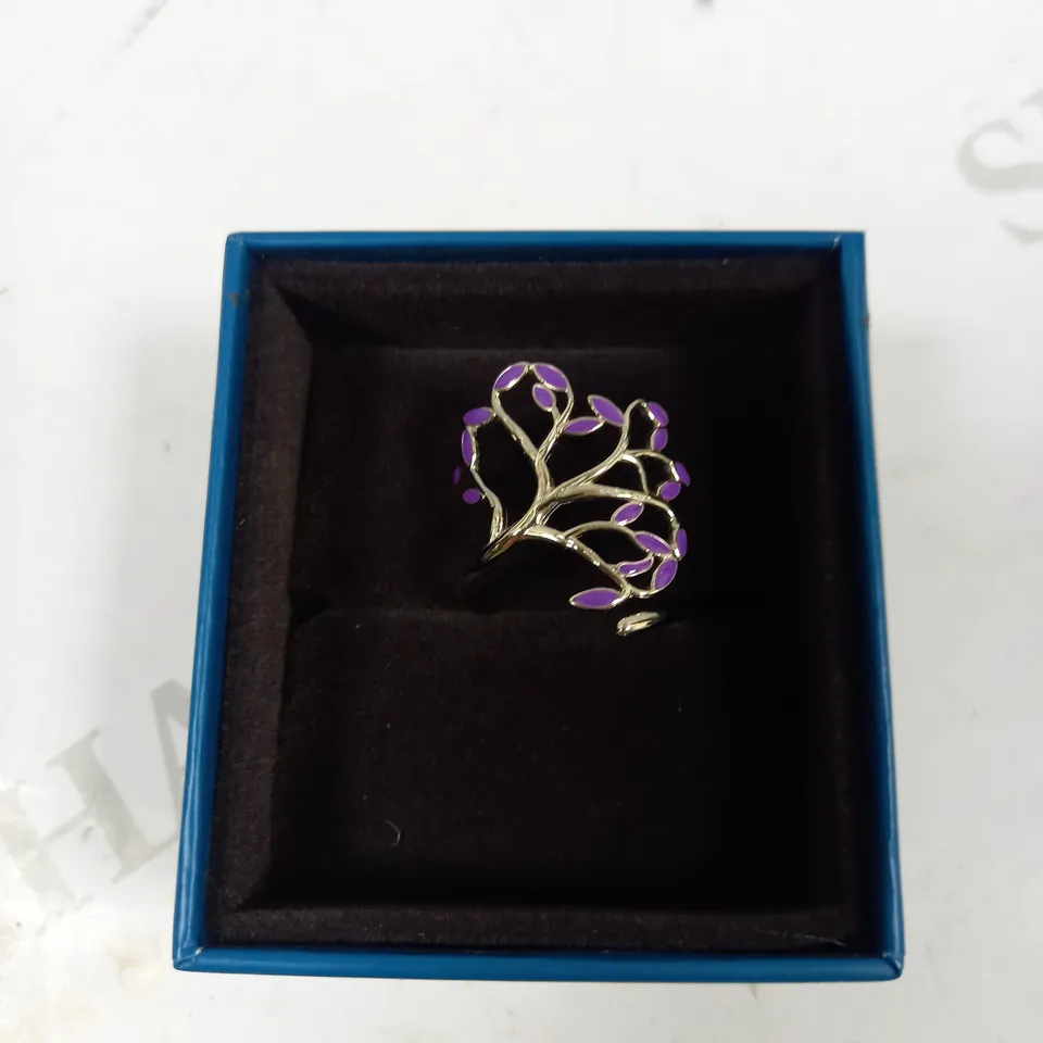 DESIGNER SILVER EFFECT FLORAL RING 