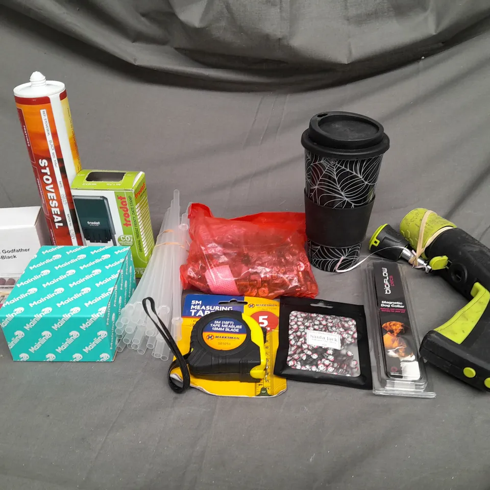 BOX OF ASSORTED HOUSEHOLD ITEMS TO INCLUDE TAPE MEASURE, TORCH ALARM AND SPACER BRUSH
