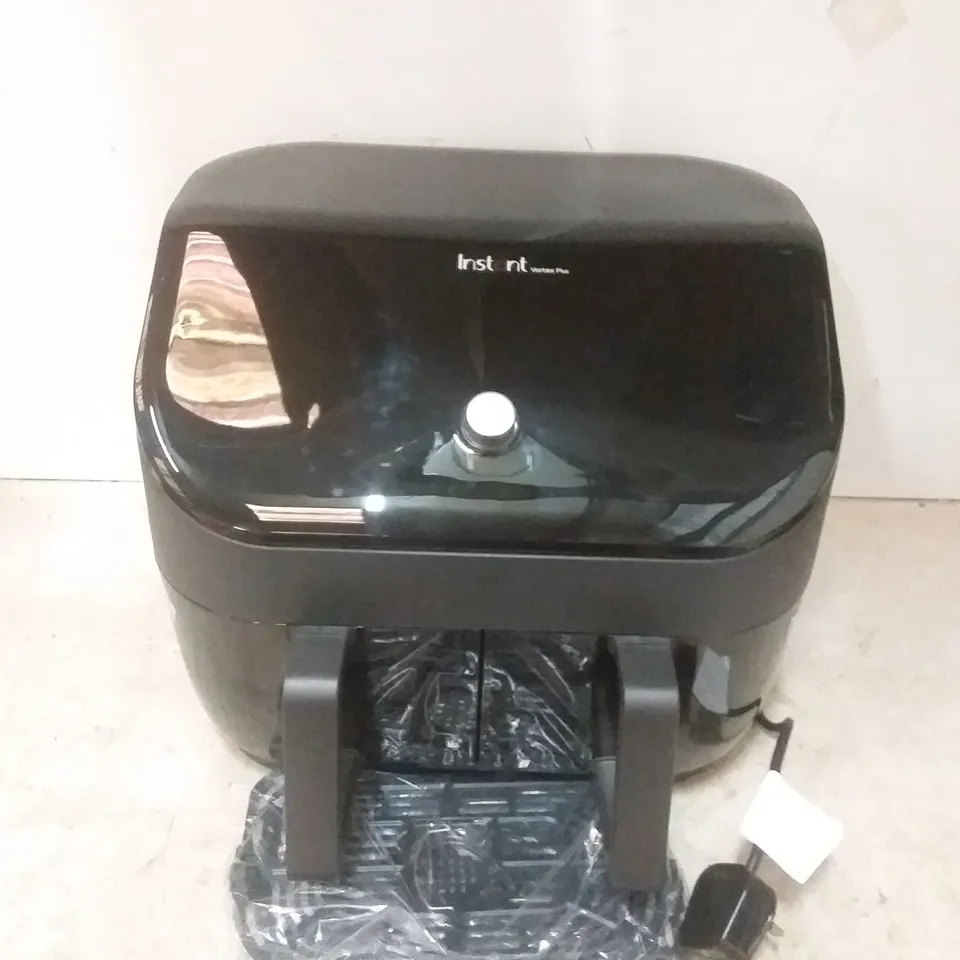 (FAULTY ELECTRICS) BOXED INSTANT VORTEX 8 IN 1 PLUS DOUBLE AIR FRYER 7.6L 