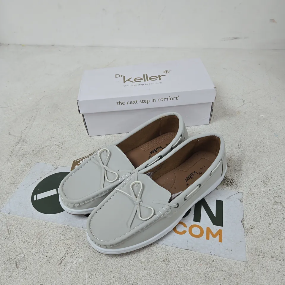 DR KELLER WOMEN'S LIGHT GREY LEATHER LOAFERS – UK 7