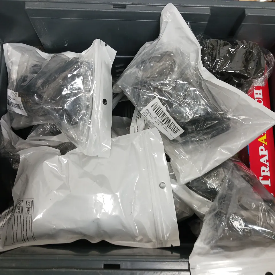 APROXIMATELY 10 ASSORTED HOUSEHOLD ITEMS TO INCLUDE TRAP-A-ROACH, NOTCH COB REAR LIGHT, DRINKS ACCESSORY SET, ETC