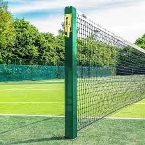 BOXED VERMONT SQUARE TENNIS POST IN GREEN