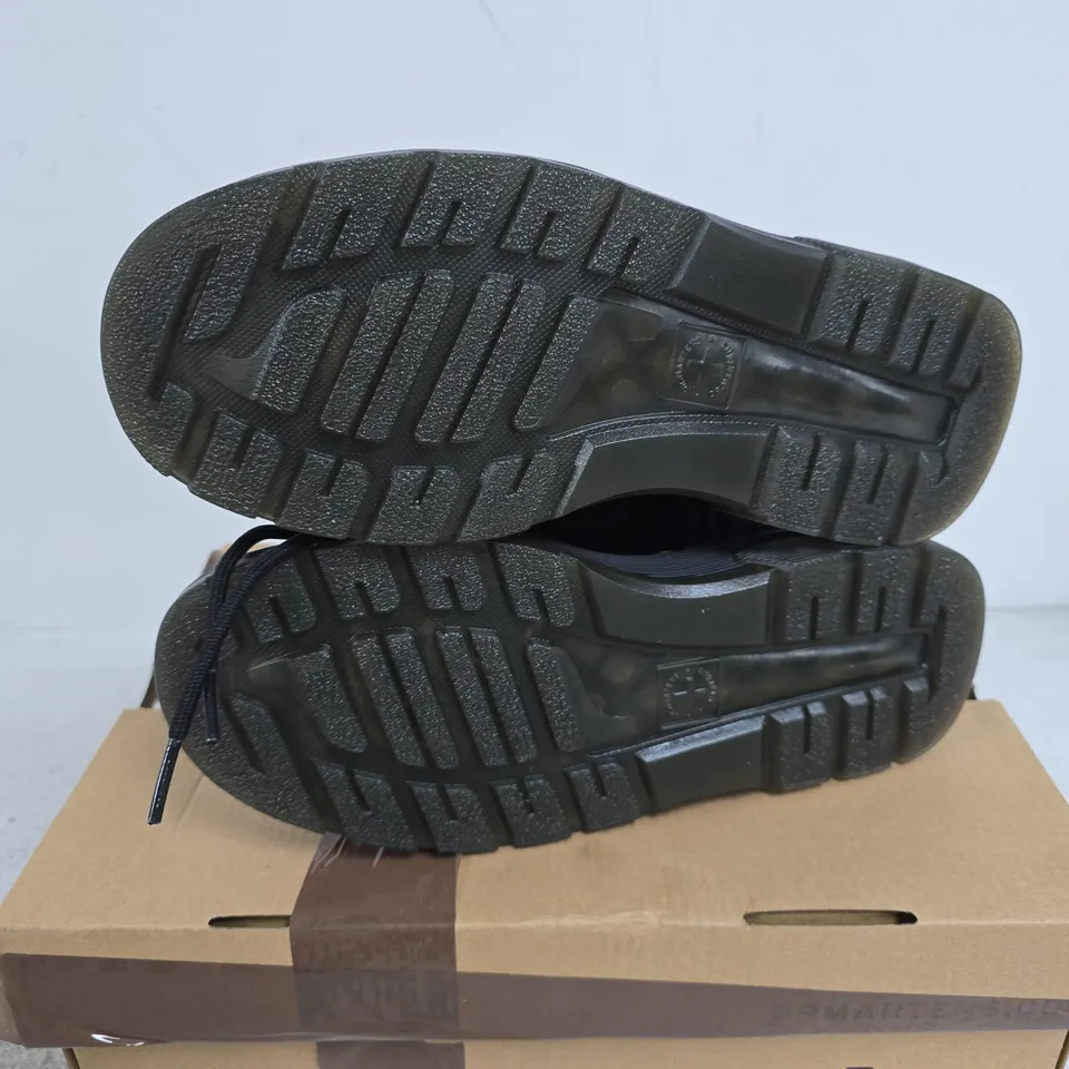 BOXED DR. MARTENS CREWSON CHUKKA PADDED BOOTS, BLACK - UK SIZE 4 