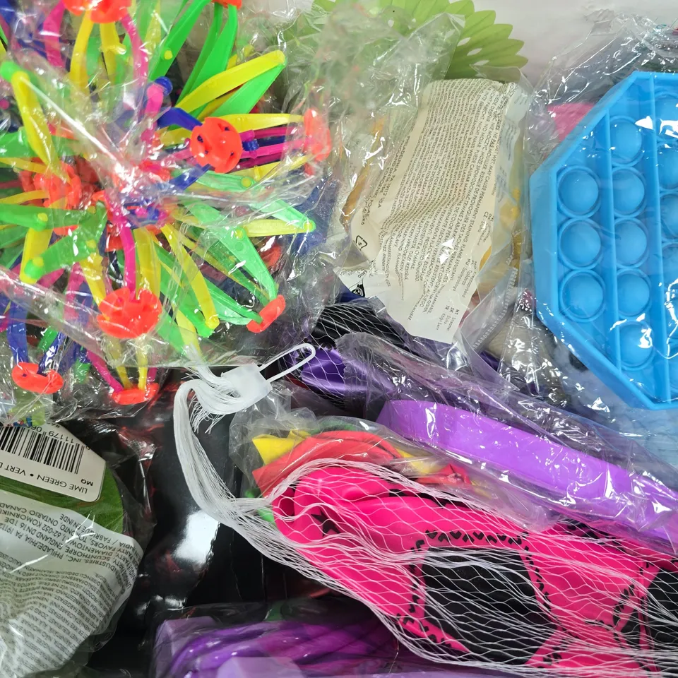 APPROXIMATELY 10 ASSORTED TOYS AND GAMES TO INCLUDE 2025 SEA GLASS ADVENT CALENDAR, ETC