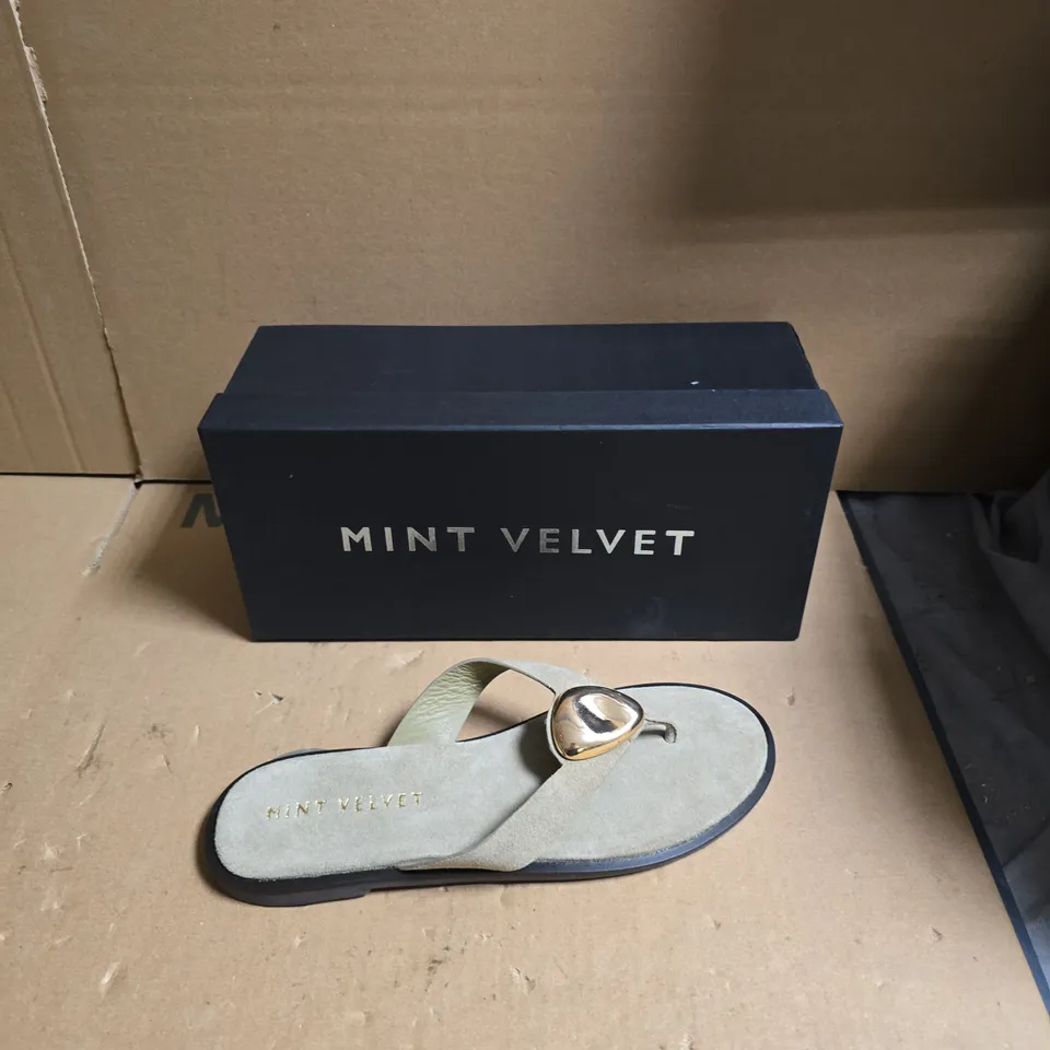 MINT VELVET WOMEN'S SANDALS – BEIGE/GREY WITH GOLD HEART DETAIL - UK SIZE 6 