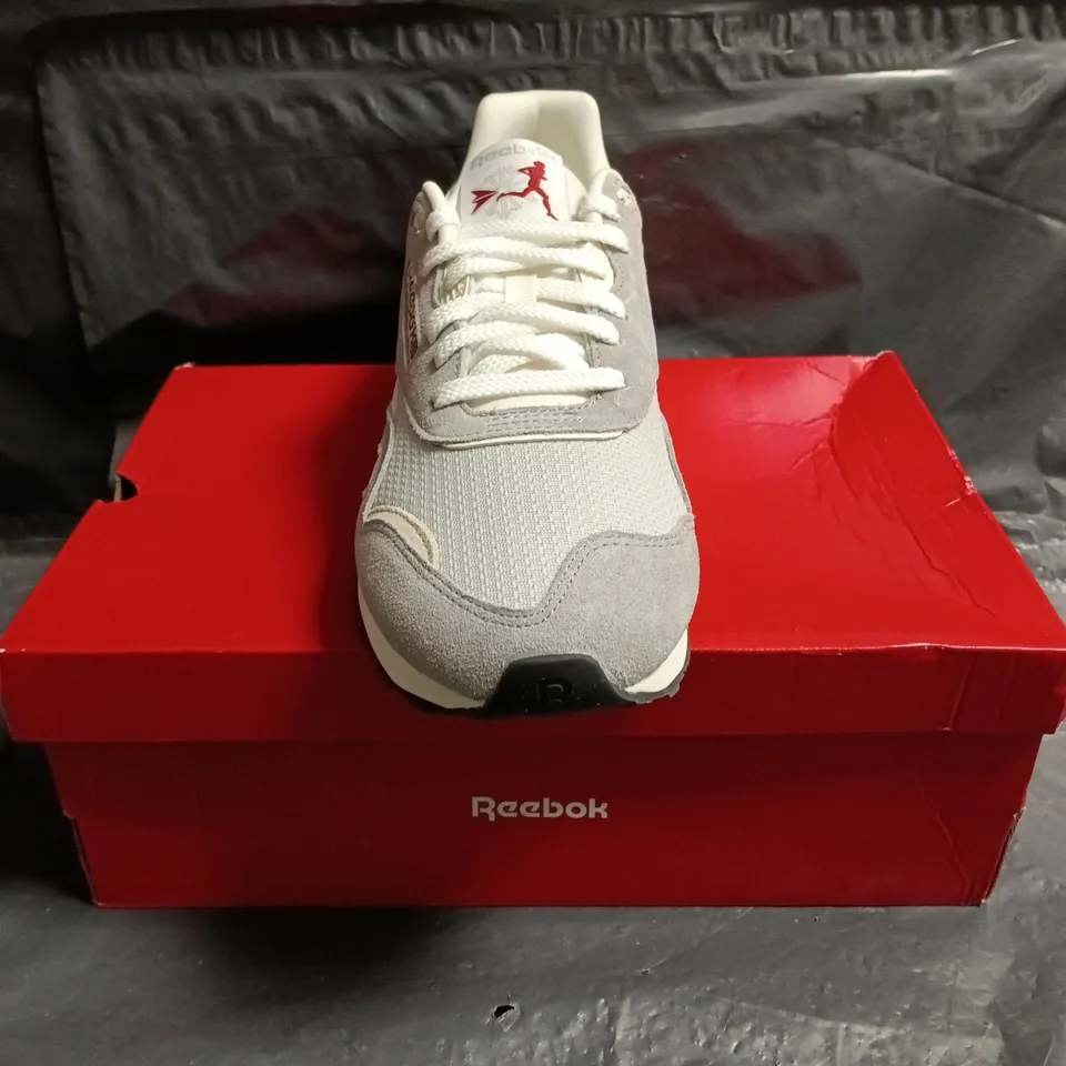 BOXED PAIR OF REEBOK CLASSIC NYLON 89 TRAINER IN GREY SIZE UK 10