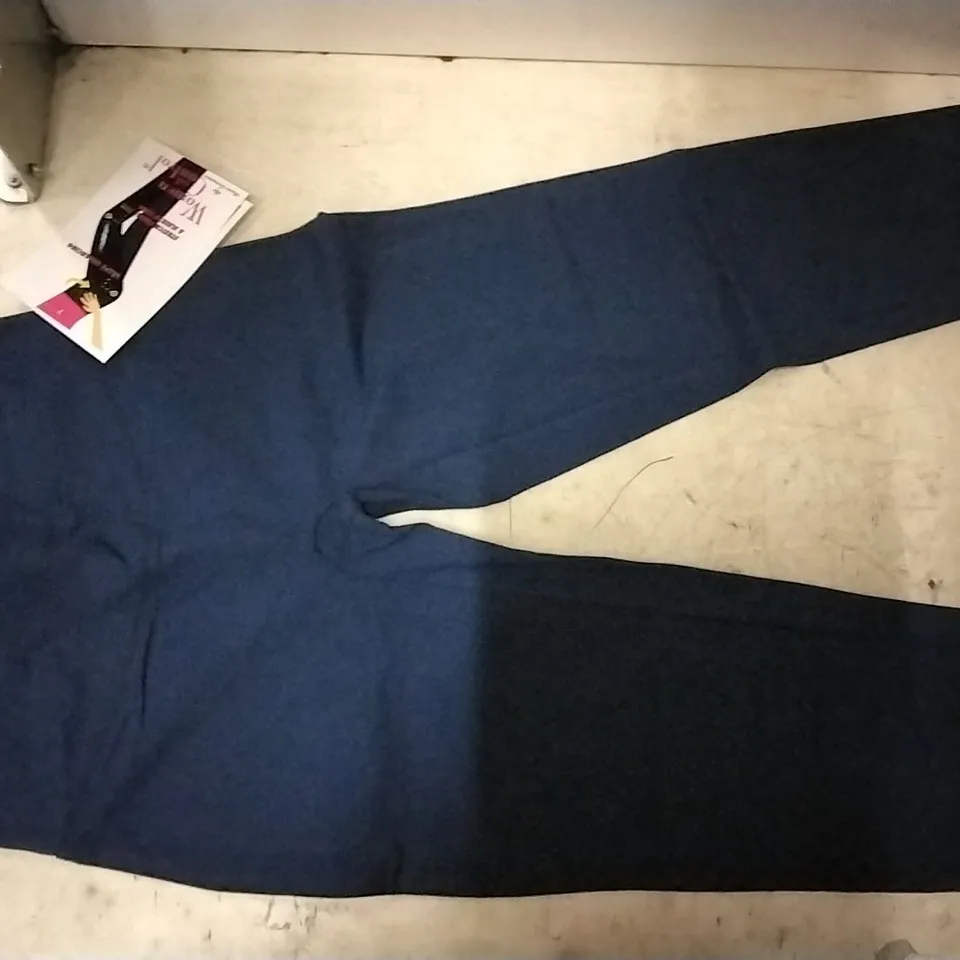 BOX CONTAINING WOMEN WITH CONTROL  BLUEC LEGGINGS,  SIZE XS , 30 PCS 