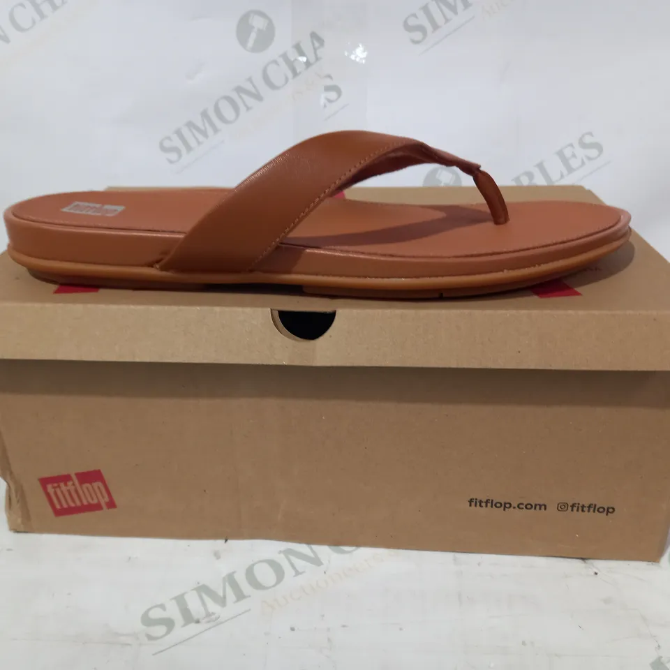 BOXED PAIR OF FITFLOP GRACIE LEATHER FLIP-FLOPS IN TAN UK SIZE 7