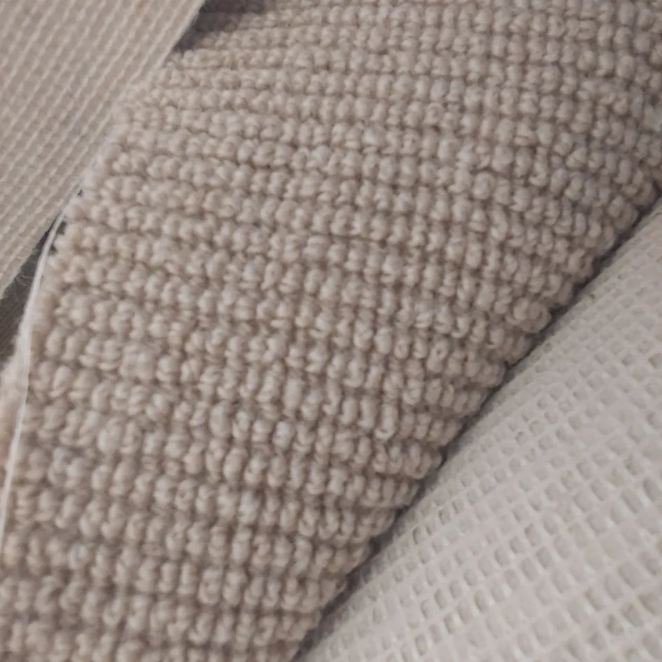 ROLL OF QUALITY COTSWOLD ELKESTONE CARPET APPROXIMATELY 5M × 2.44M