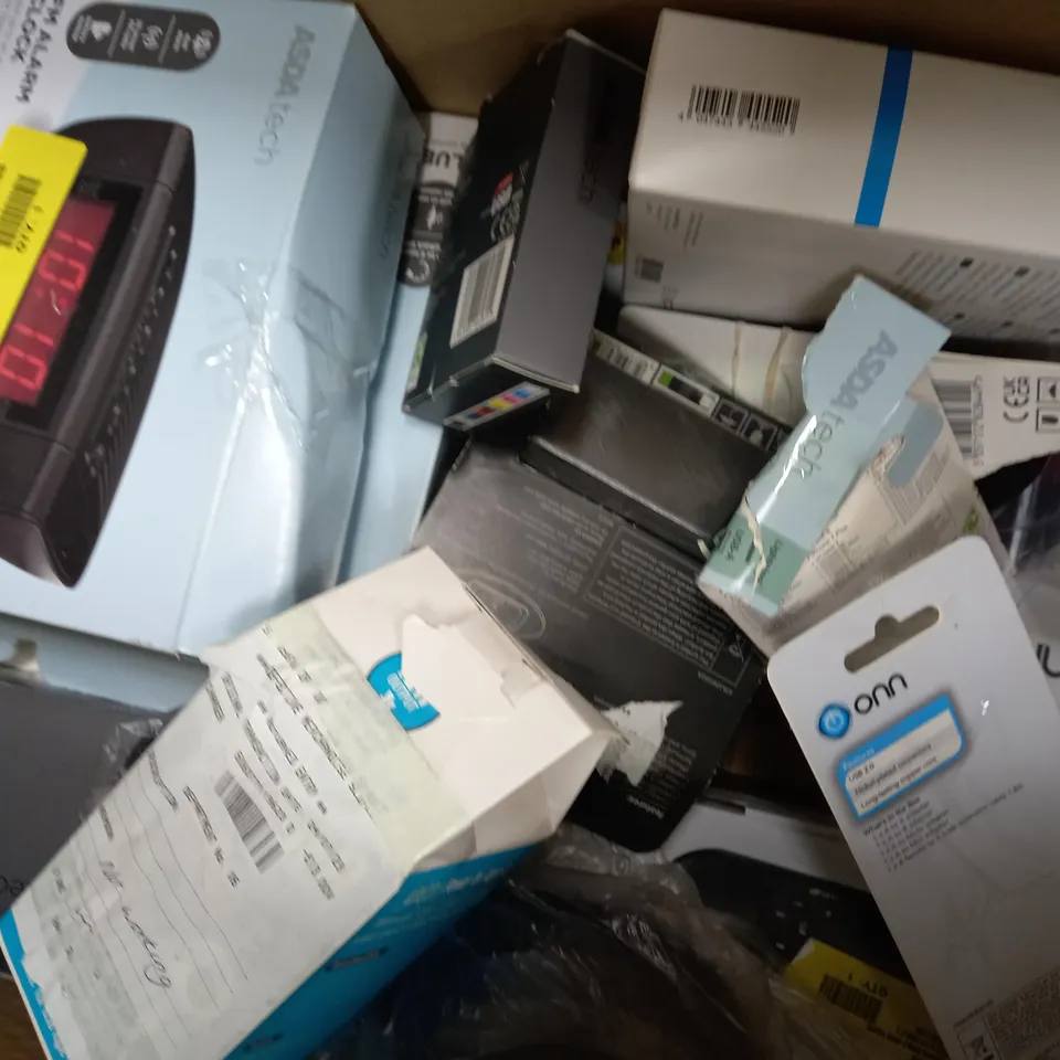 APPROXIMATELY 20 ASSORTED ITEMS TO INCLUDE ALARM CLOCK, PORTABLE BLUETOOTH SPEAKER, BLACKWEB USB WEBCAM ETC. 